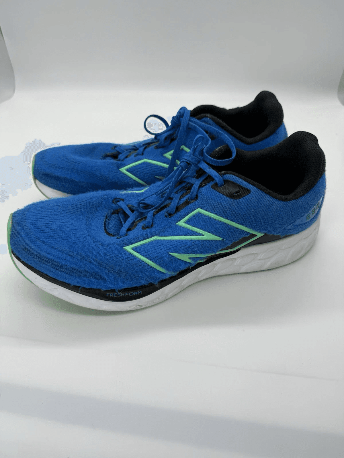 New Balance Blue/Green/White Fresh Foam 680 Running Shoe Sneakers